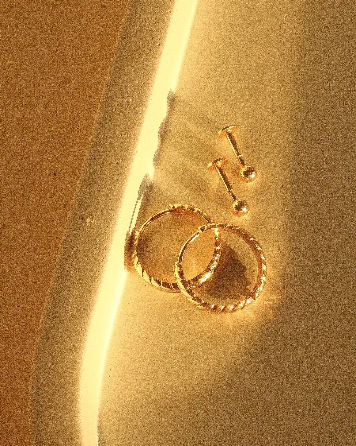 9kt gold sphere studs - 3mm
