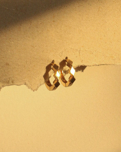 Kivi 04: 12mm Faceted Huggie (Minchu)